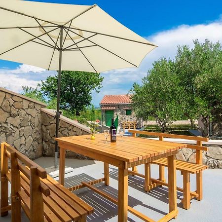 Vacation House Maslina Rupalj Bagian luar foto