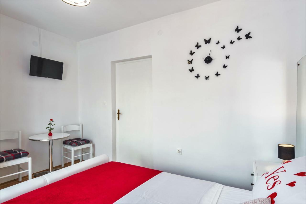 Vacation House Maslina Rupalj Bagian luar foto