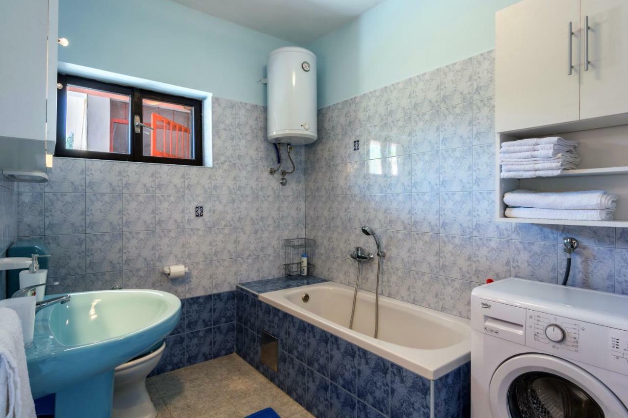 Vacation House Maslina Rupalj Bagian luar foto