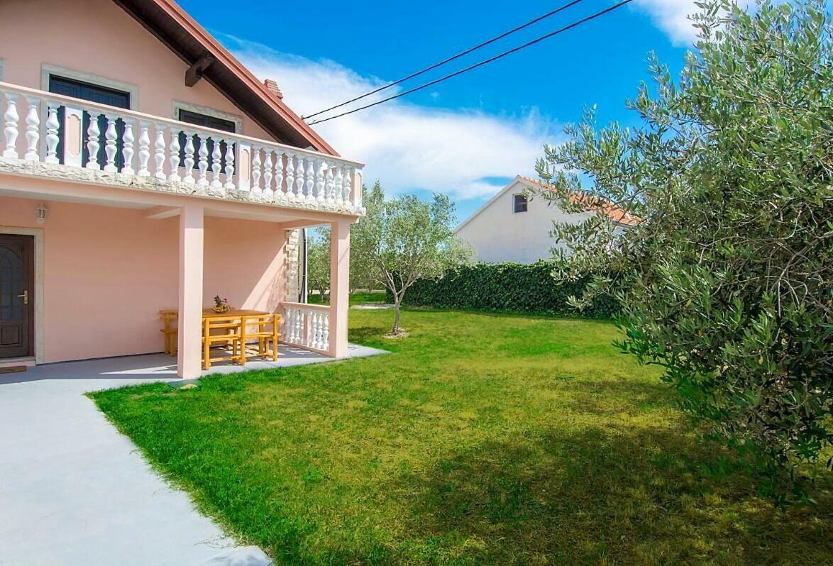 Vacation House Maslina Rupalj Bagian luar foto