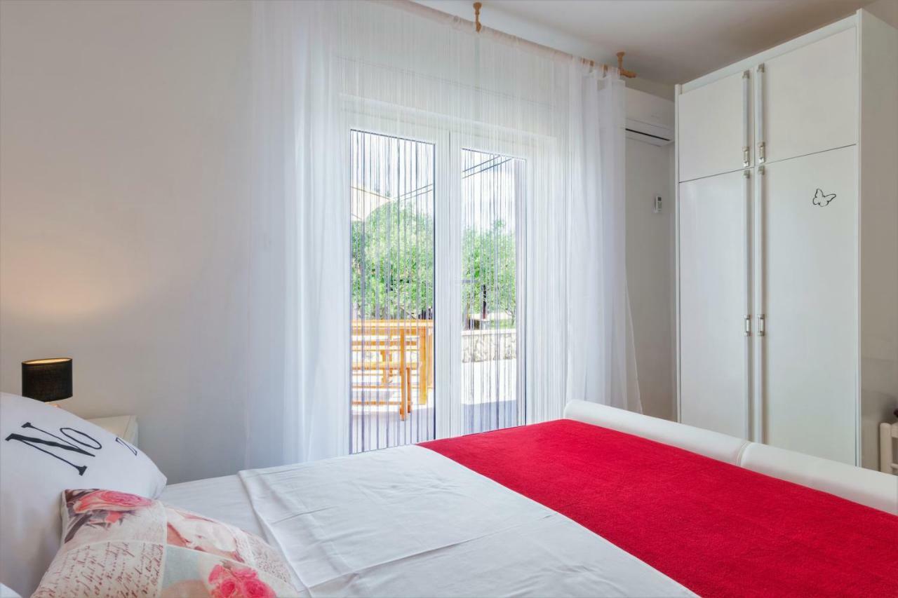 Vacation House Maslina Rupalj Bagian luar foto