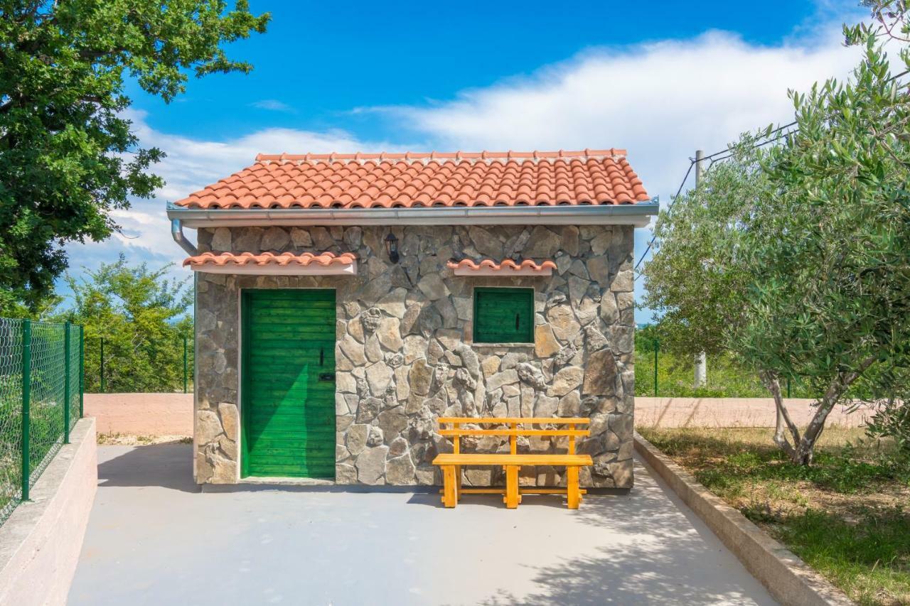 Vacation House Maslina Rupalj Bagian luar foto