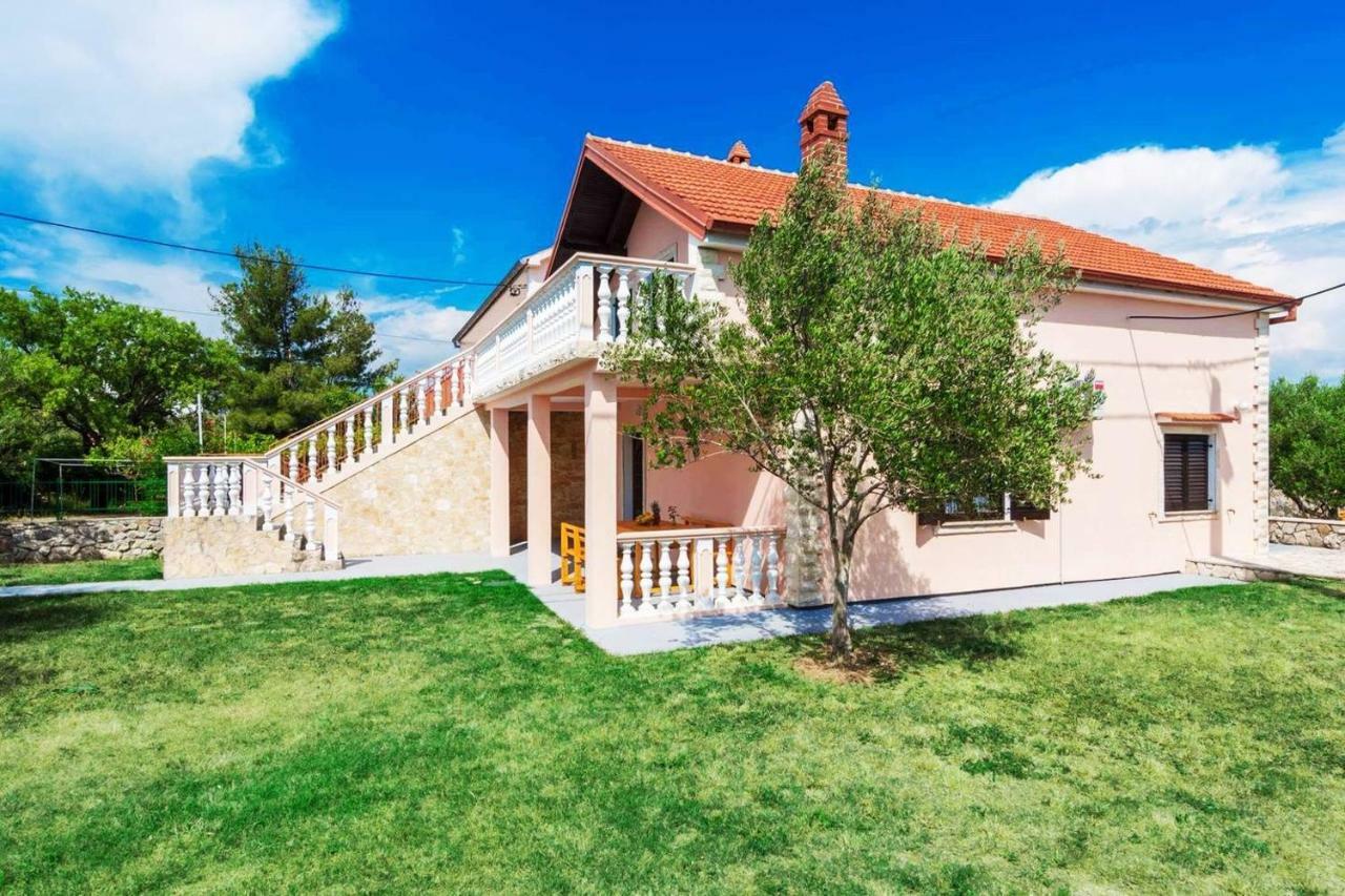 Vacation House Maslina Rupalj Bagian luar foto