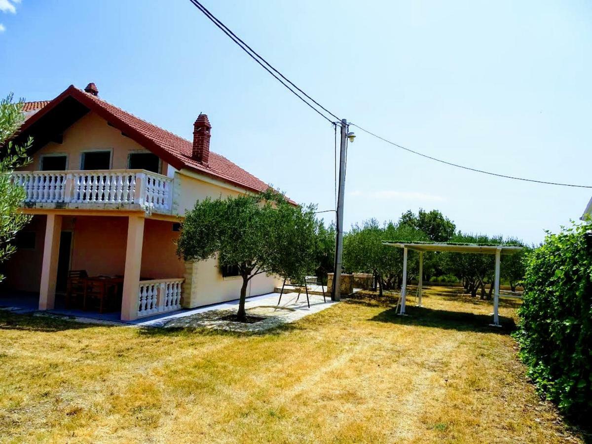 Vacation House Maslina Rupalj Bagian luar foto