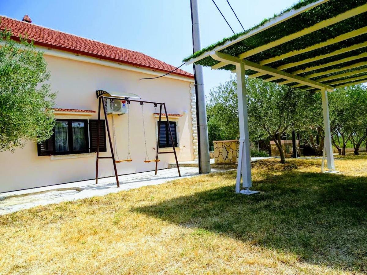 Vacation House Maslina Rupalj Bagian luar foto
